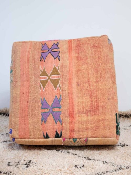 Vintage puff av teppe - Tuka. Betyr "gudfryktighet" på Tamazight